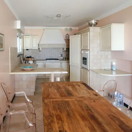 Apartment Casa De 4 Quartos Com Piscina A 10 Minutos Da Lisbon